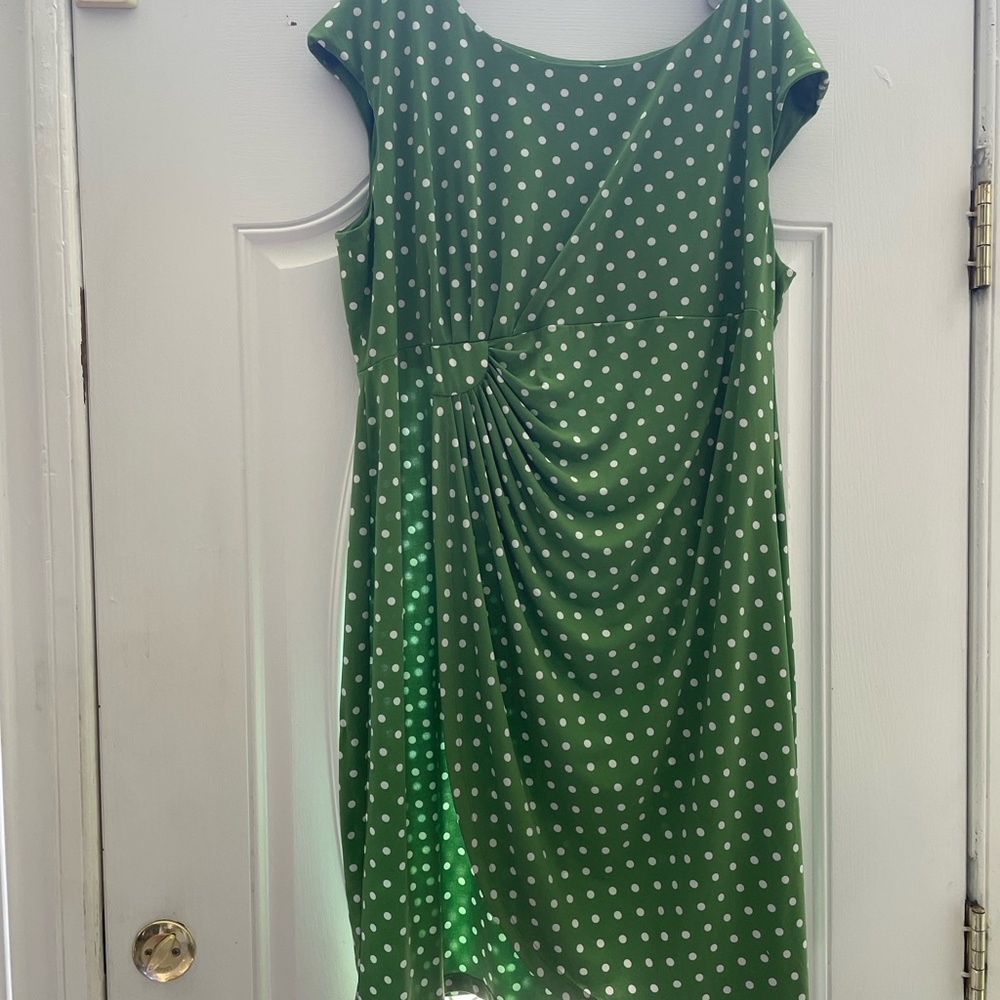 Monroe & Main Green Polka Dot Ruched Sheath - Picture 2 of 5